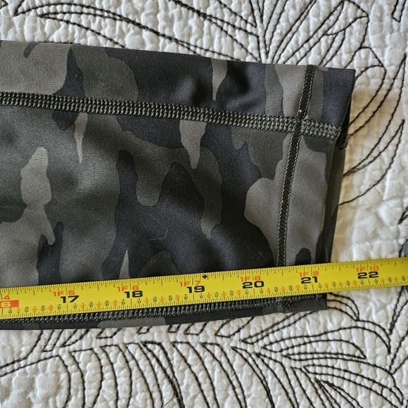 VGUC Athleta Ultimate 7/8 Tight Camo Green Black Small Pocket - Picture 13 of 14